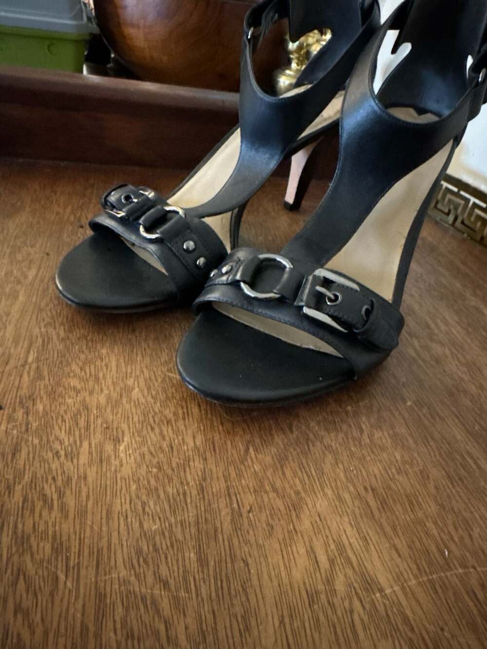 Via Spiga Black Leather T-Strap Heeled Sandals with Buckle Detail - Picture 4 of 11